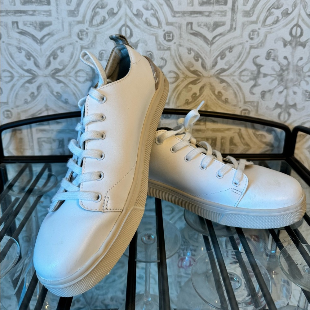 Woman’s Tom’s Trvl Lite sneakers